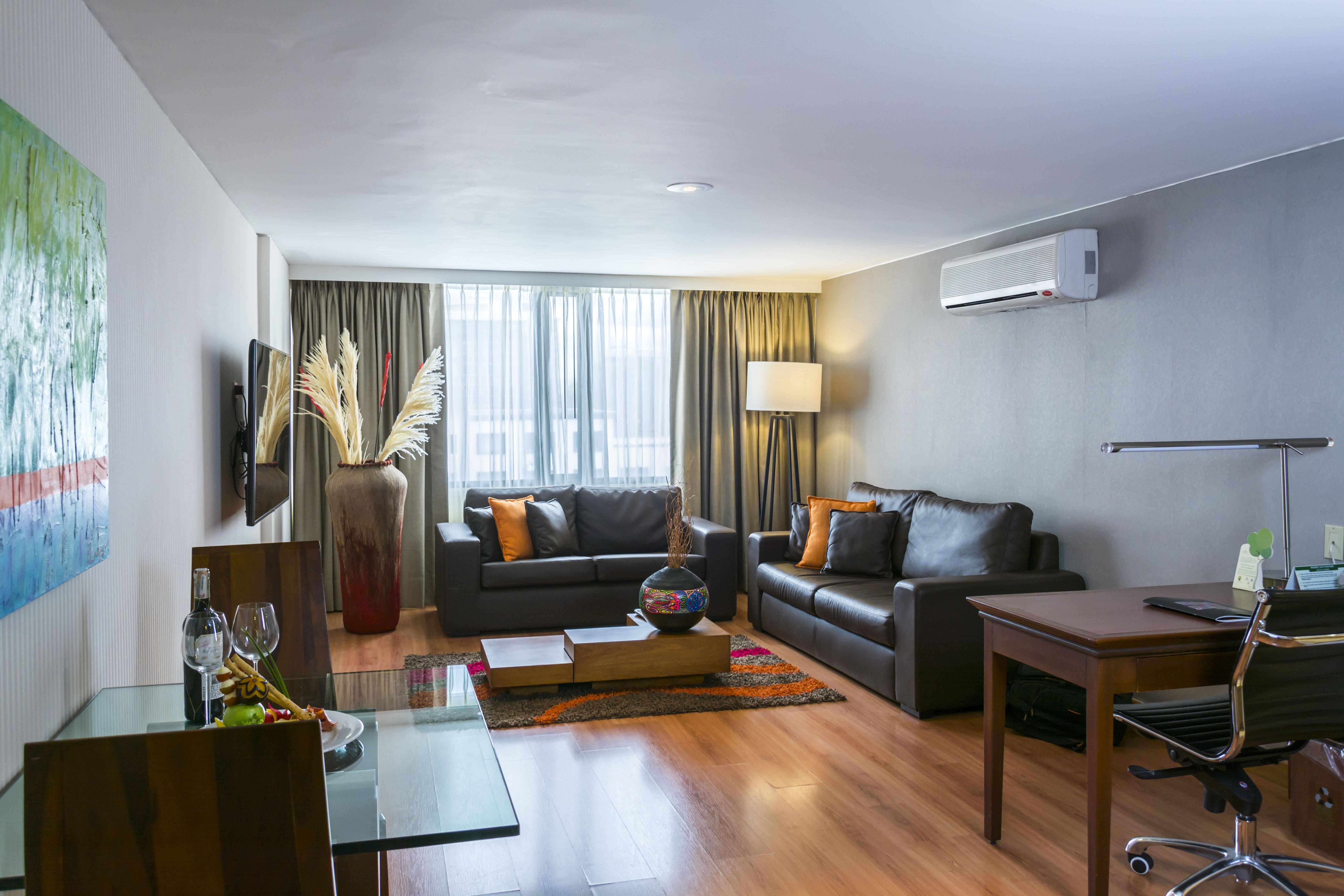 Bogota Plaza Hotel Bogotá Exterior foto Living room