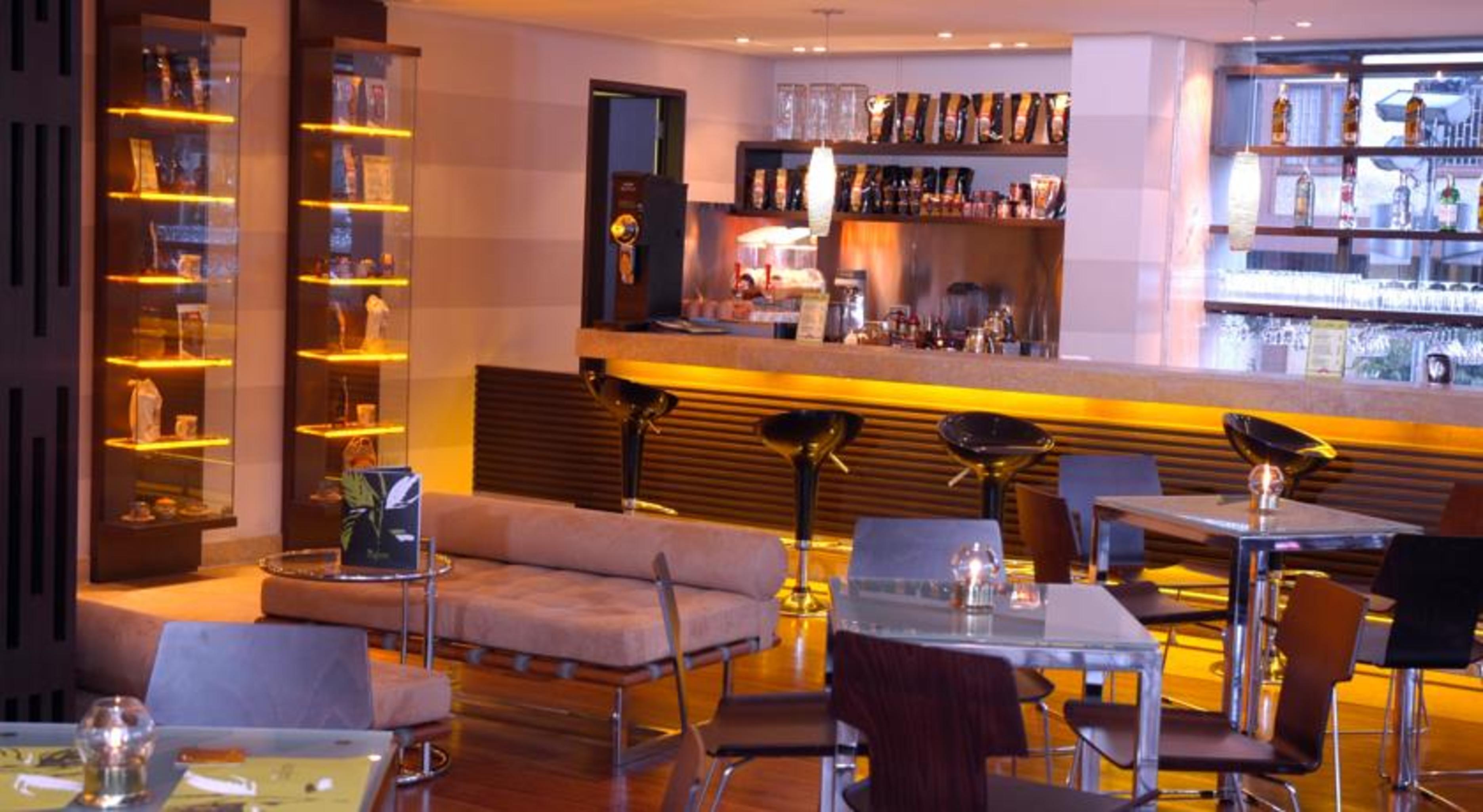 Bogota Plaza Hotel Bogotá Exterior foto The bar at the hotel
