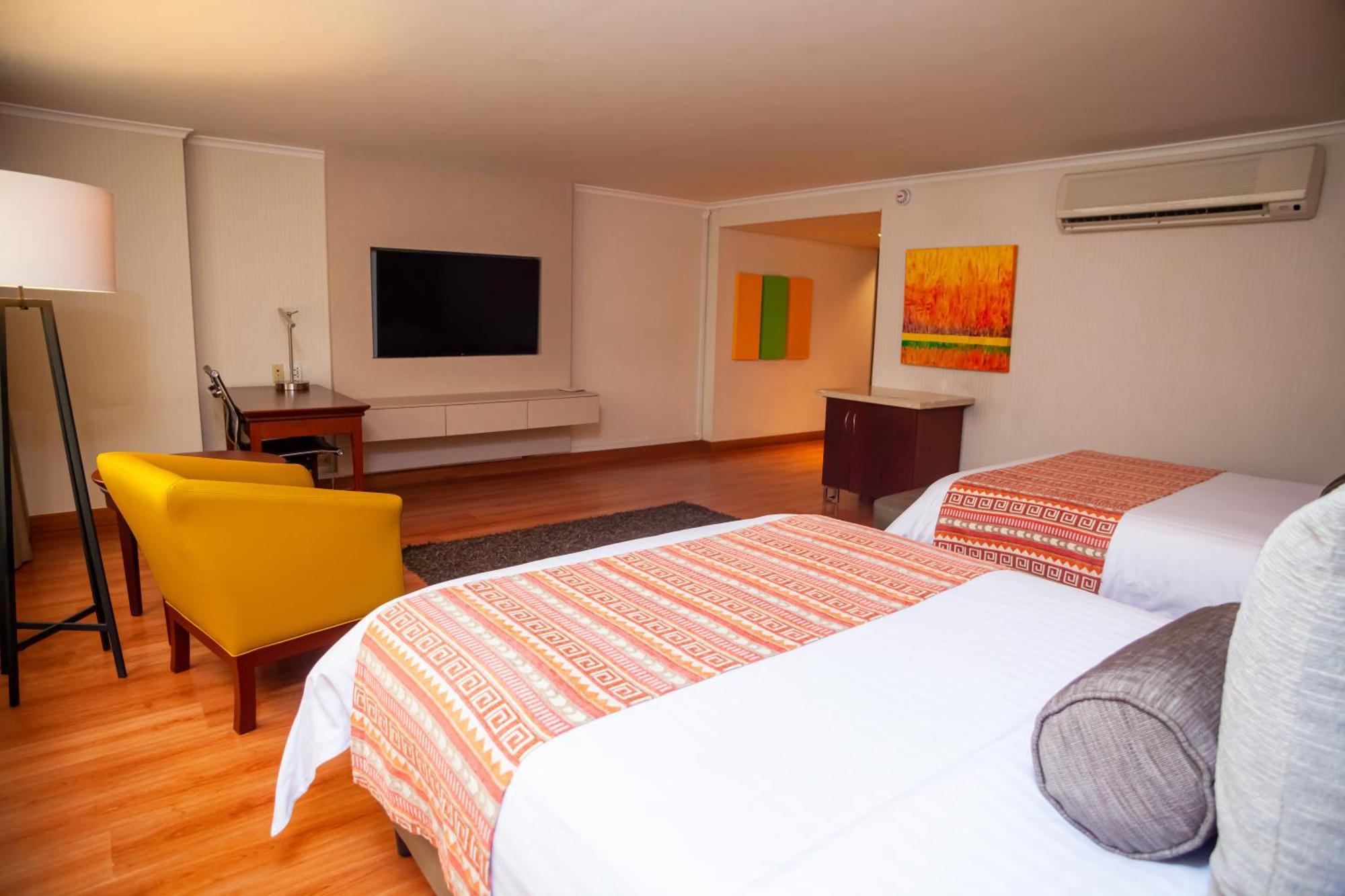 Bogota Plaza Hotel Bogotá Exterior foto A room at the hotel