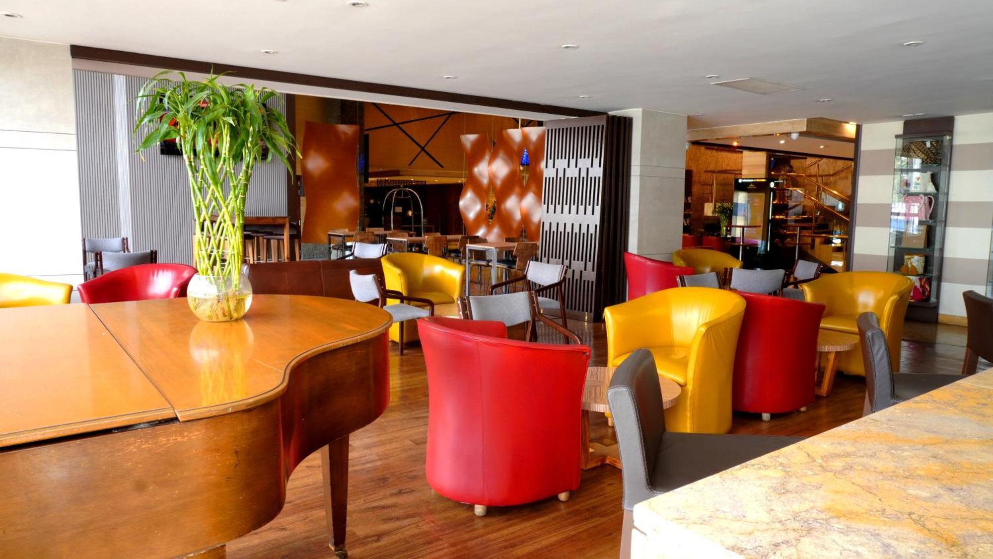 Bogota Plaza Hotel Bogotá Exterior foto The interior of the lounge