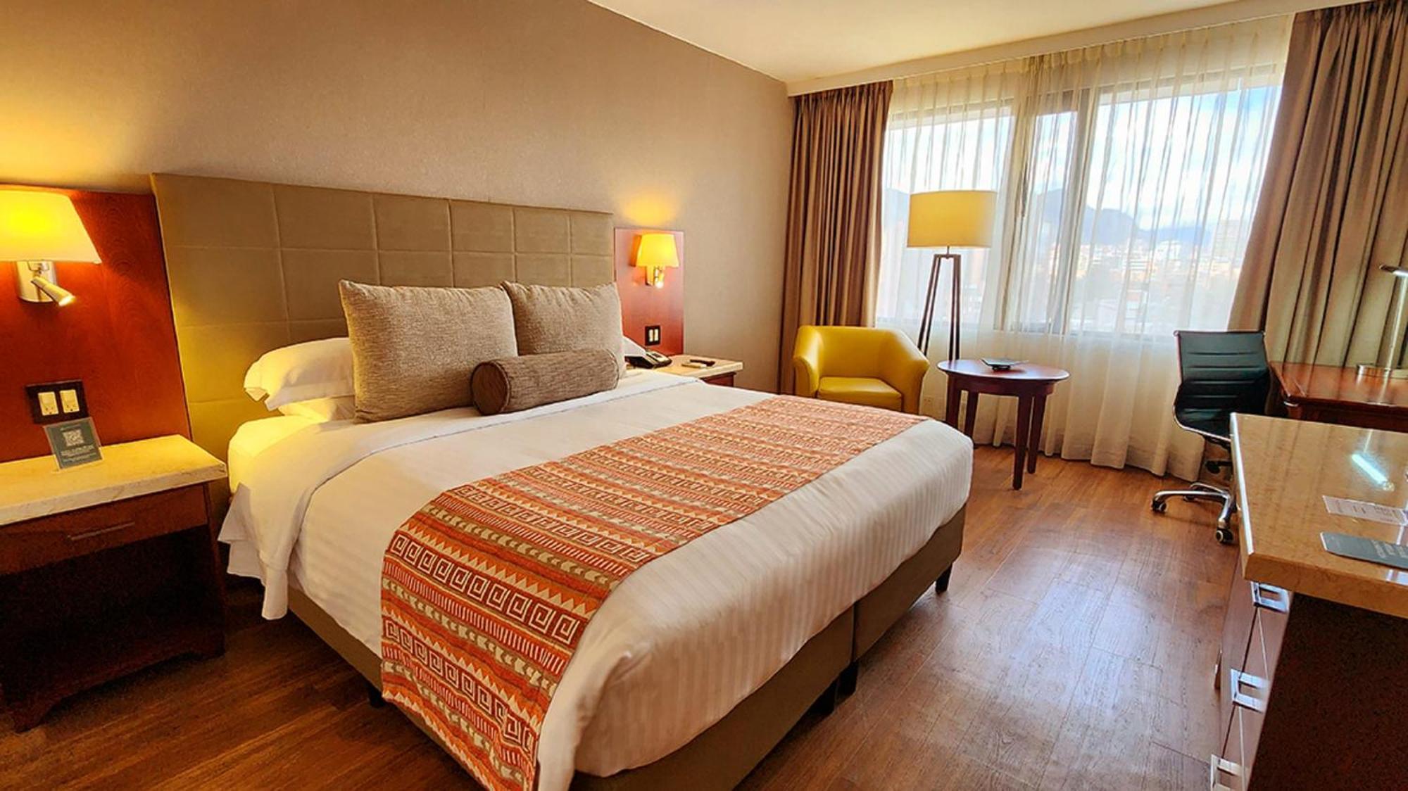Bogota Plaza Hotel Bogotá Exterior foto A room at the hotel