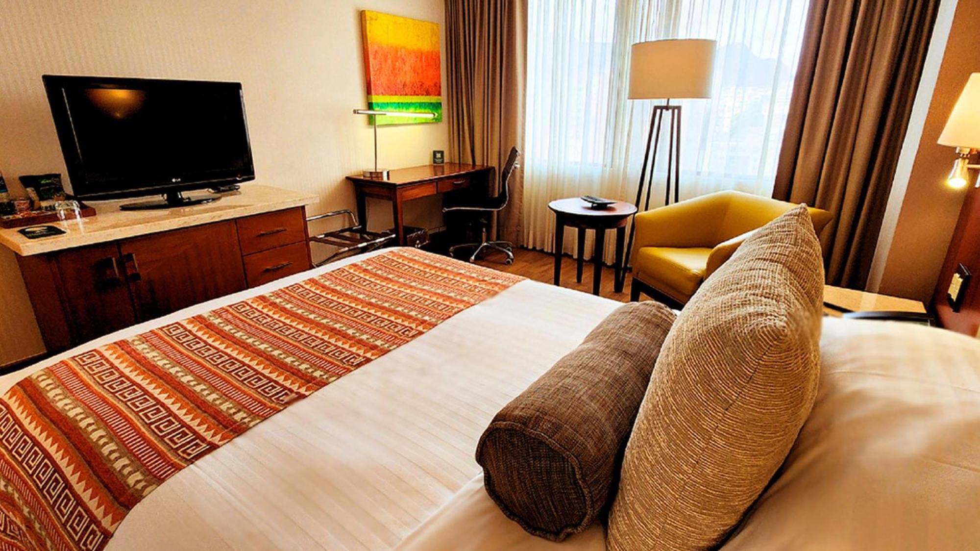 Bogota Plaza Hotel Bogotá Exterior foto A room at the hotel