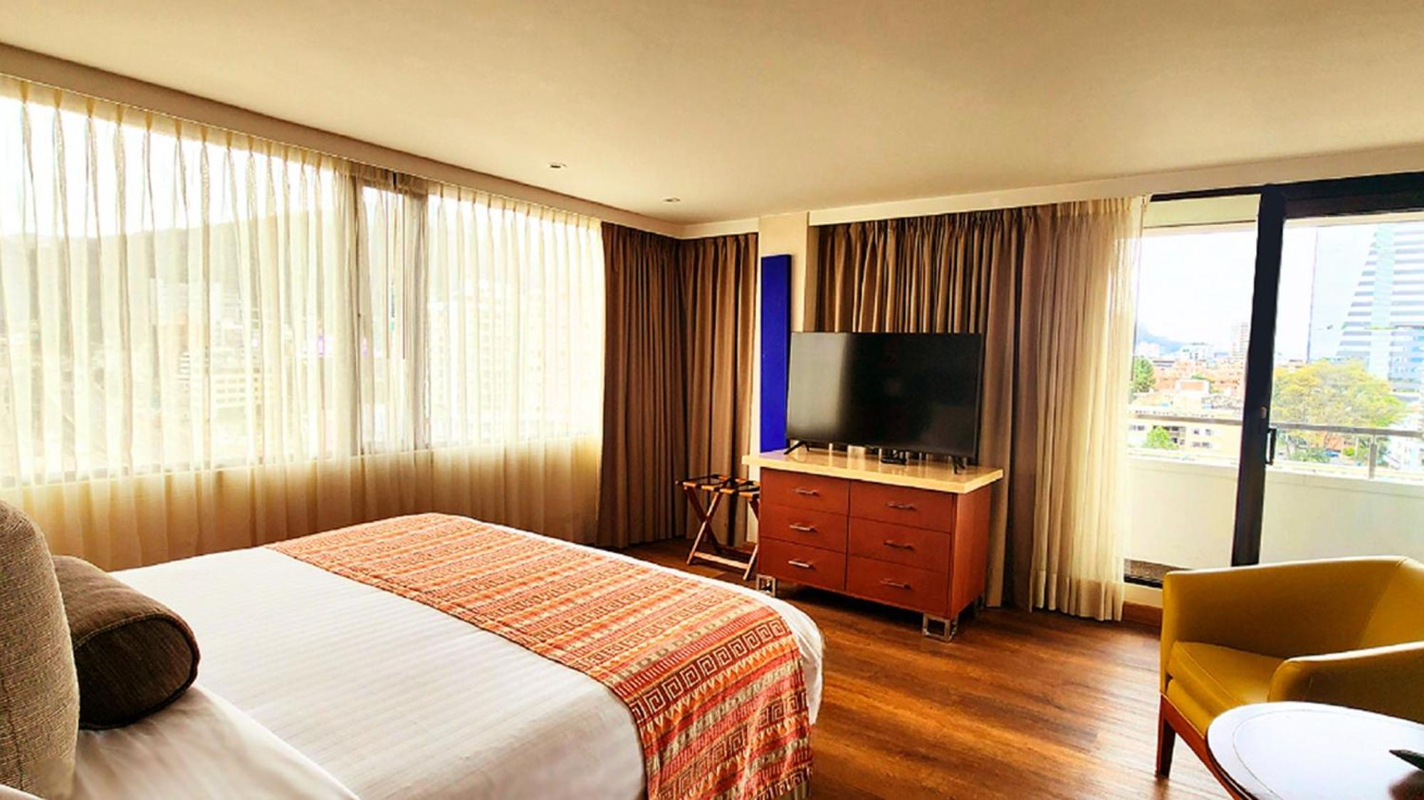 Bogota Plaza Hotel Bogotá Exterior foto A bedroom at the hotel