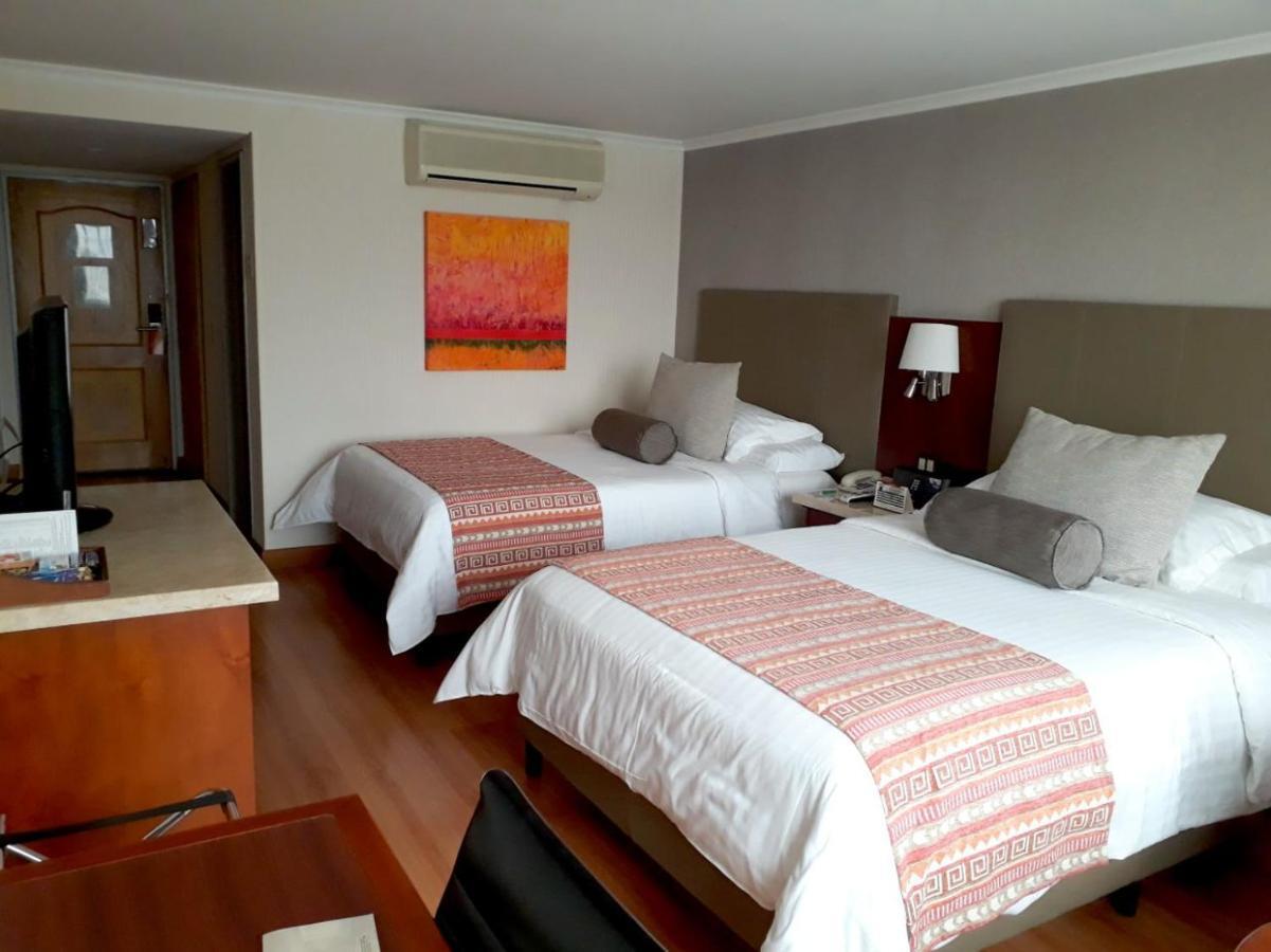 Bogota Plaza Hotel Bogotá Exterior foto A room at the hotel